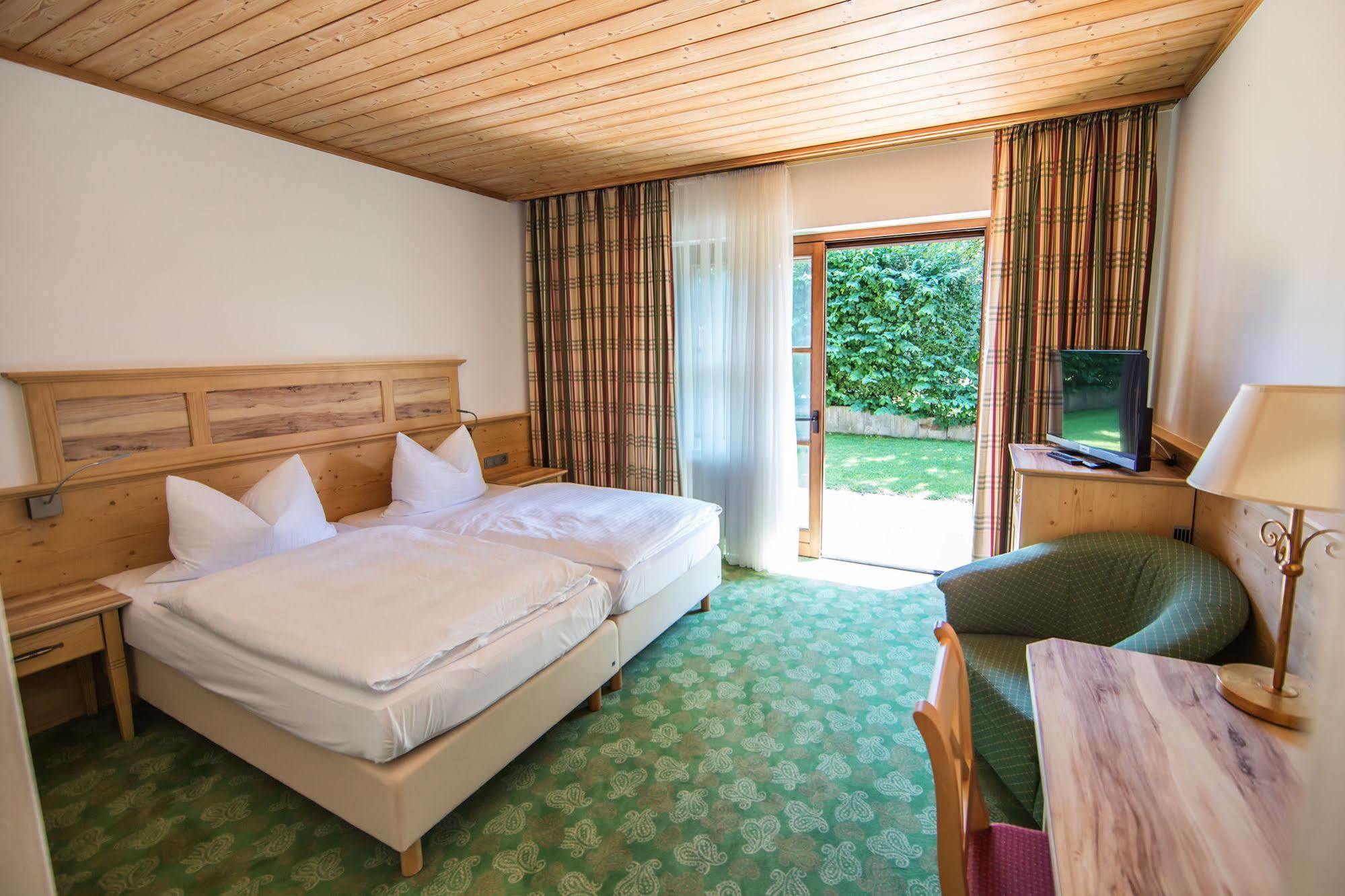Glasl'S Landhotel Zorneding Exterior photo